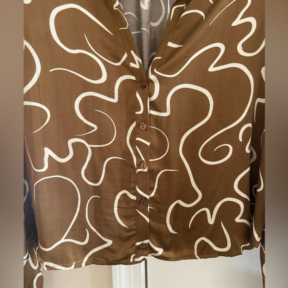 ASTR the label Yesenia Brown Patterned Women's Top blouse Medium NWT - Picture 5 of 9